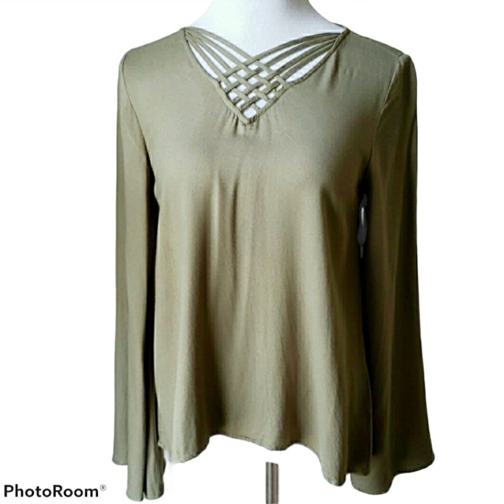 Pink Republic Top with Bell Sleeves Size Medium